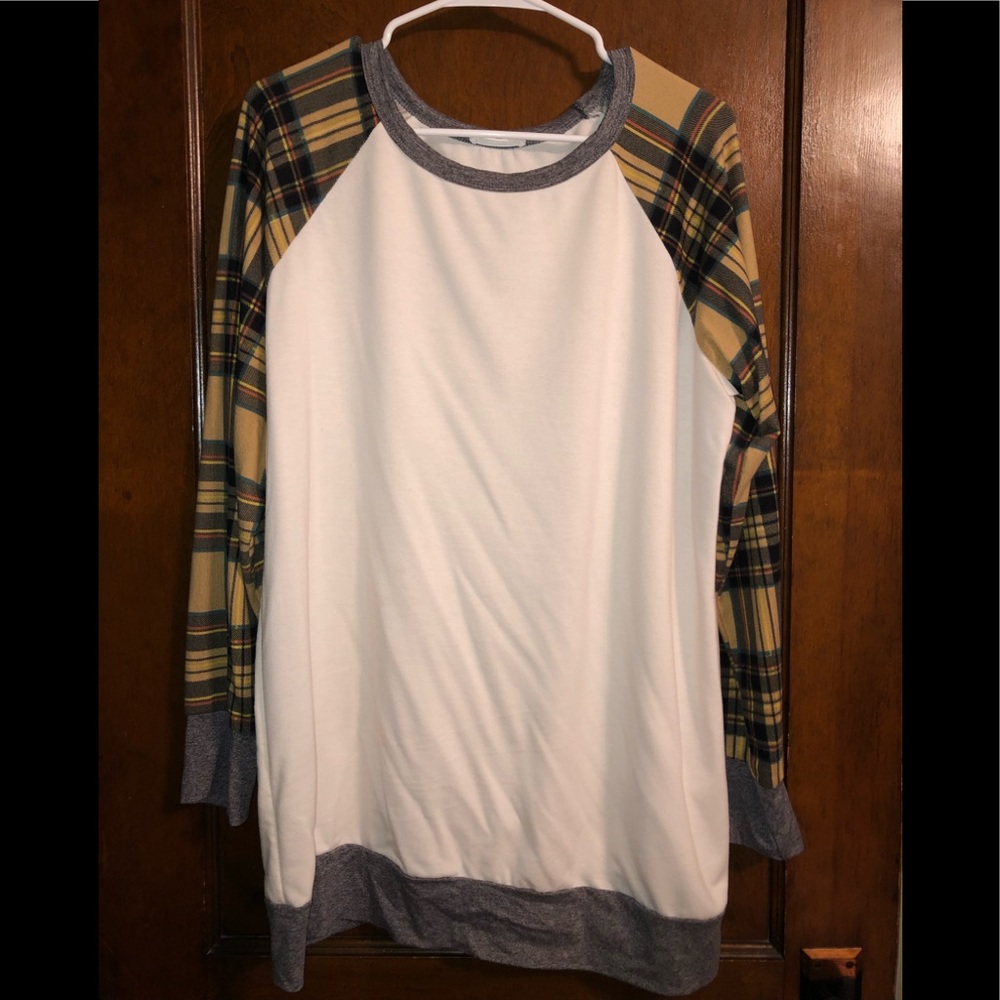 Plaid sleeved long sleeve shirt